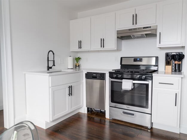 Creative small kitchen organization ideas featuring efficient storage solutions like wall-mounted shelves, drawer organizers, and space-saving appliances, designed to maximize functionality and keep the kitchen tidy.